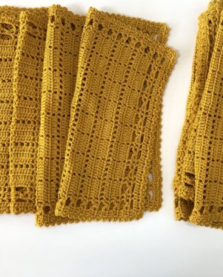 12 stk. hæklede servietter.