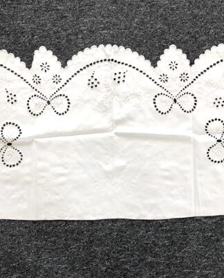 Broderet pynte linned.