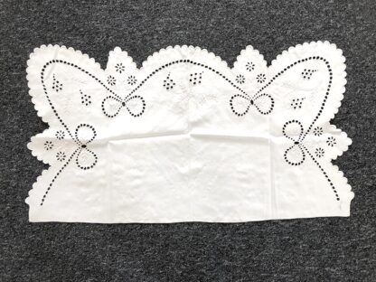Broderet pynte linned.