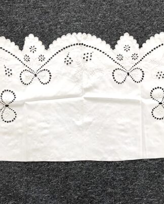 Broderet pynte linned.