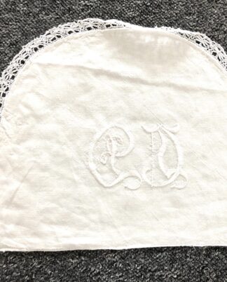 Broderet pynte linned.