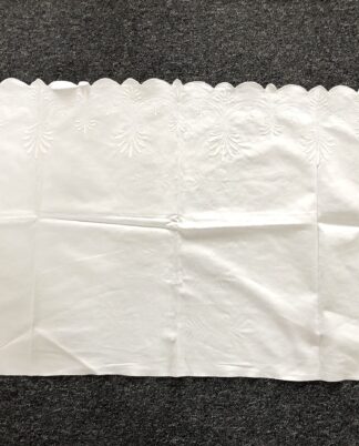 Broderet pynte linned.
