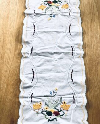 Broderet påskeløber.