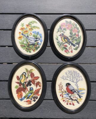 Håndbroderede de 4 årstider.