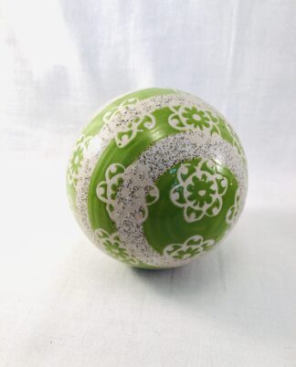 Stor dekorationskugle.