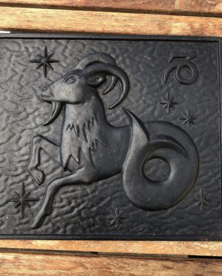Støbejernsrelief – Stjernetegnet Stenbukken (Capricorn)