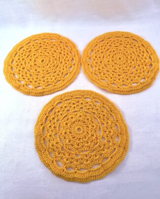 3 stk. Hæklede bordskånere.