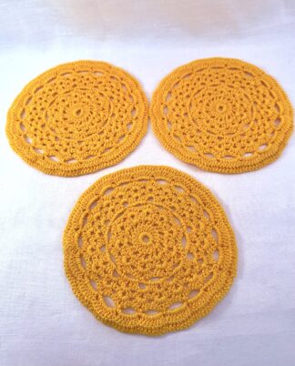 3 stk. Hæklede bordskånere.