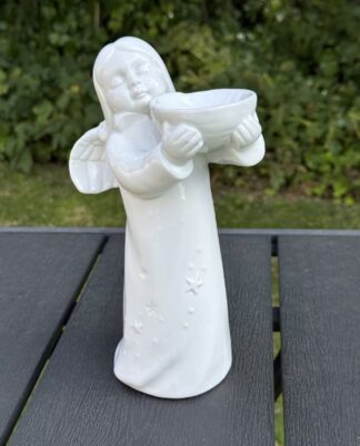 Storengel i porcelæn.