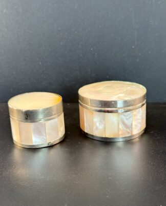 Vintage æsker med perlemor.