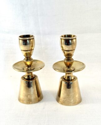 2 messing lysestager.