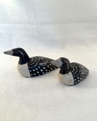 2 håndmalede træfugle.