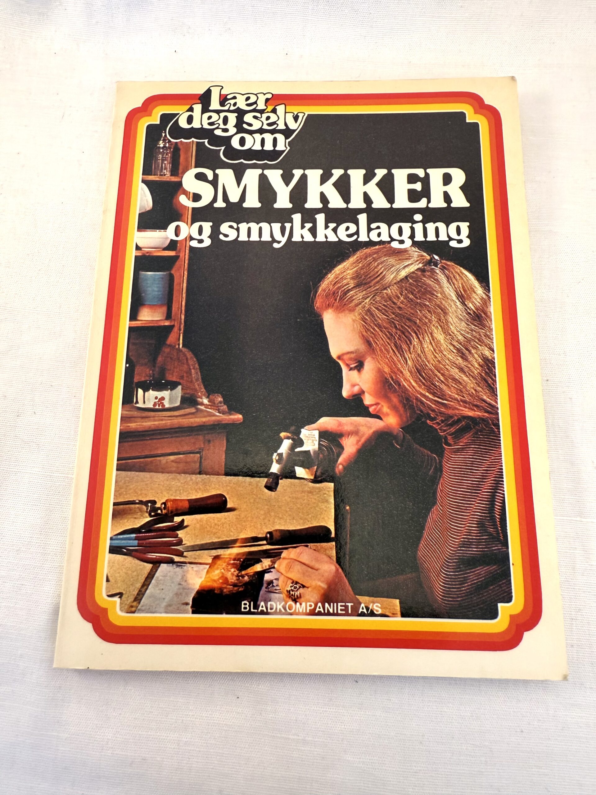 "Smykker og smykkelaging"