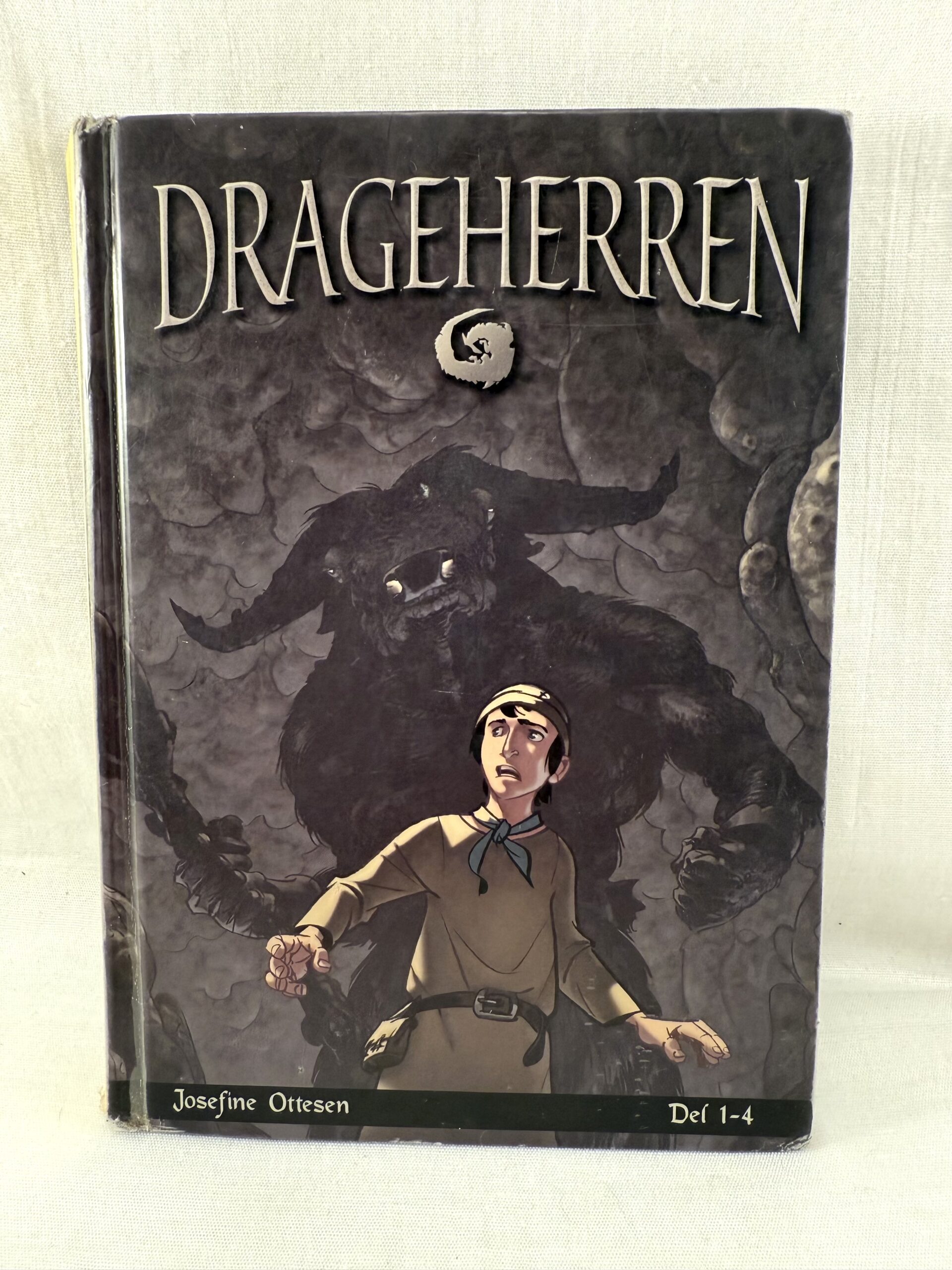 "Drageherren" – Bind 1-4 samlet i én bog.