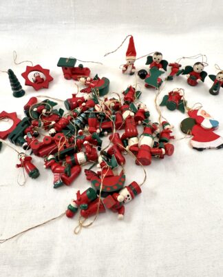 Mange små ophæng til jul.