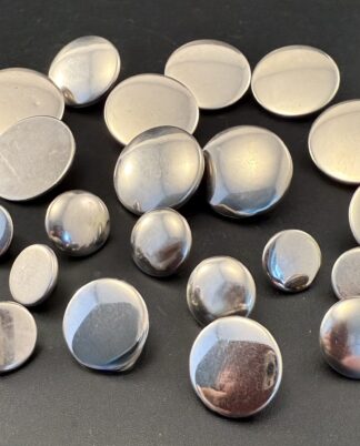 21 metalknapper.