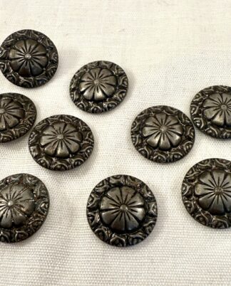 9 metalknapper.