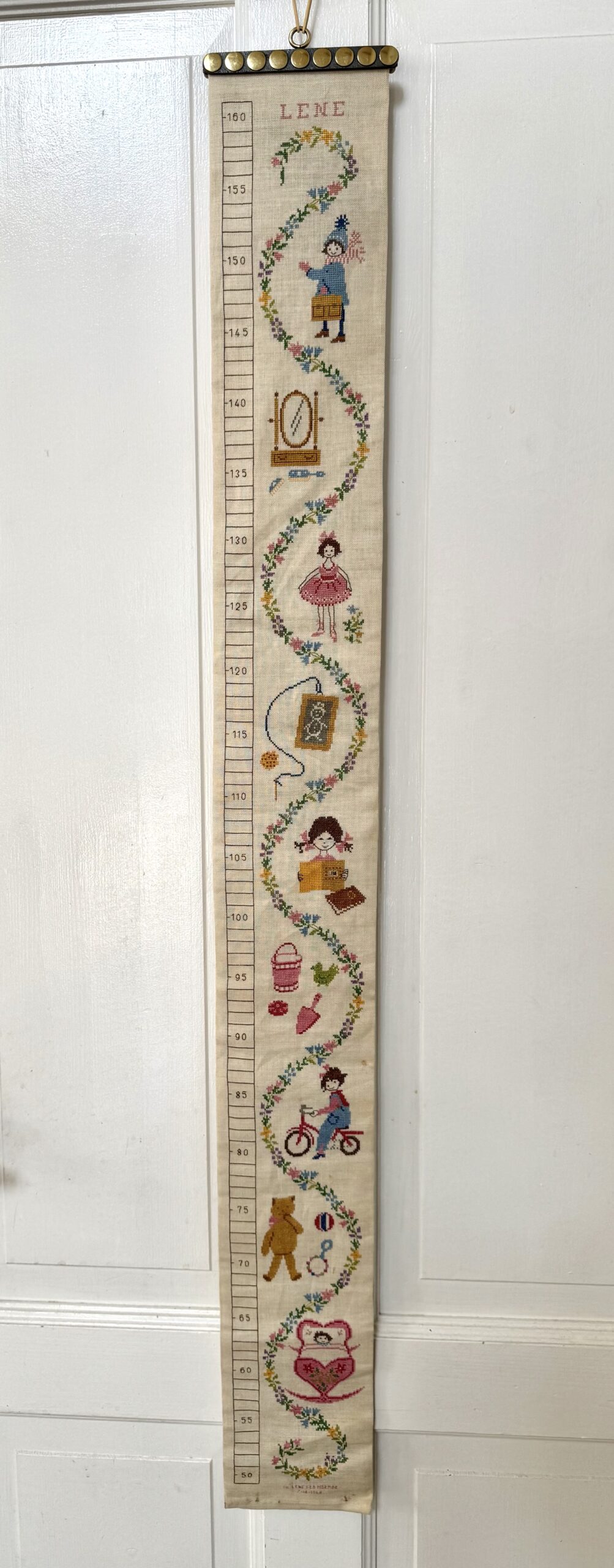 Broderet højdemåler – 50–160 cm.