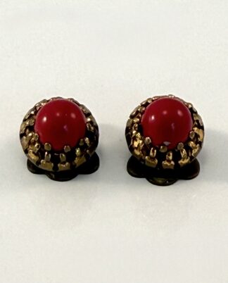 Vintage clipsøreringe – rød cabochon.